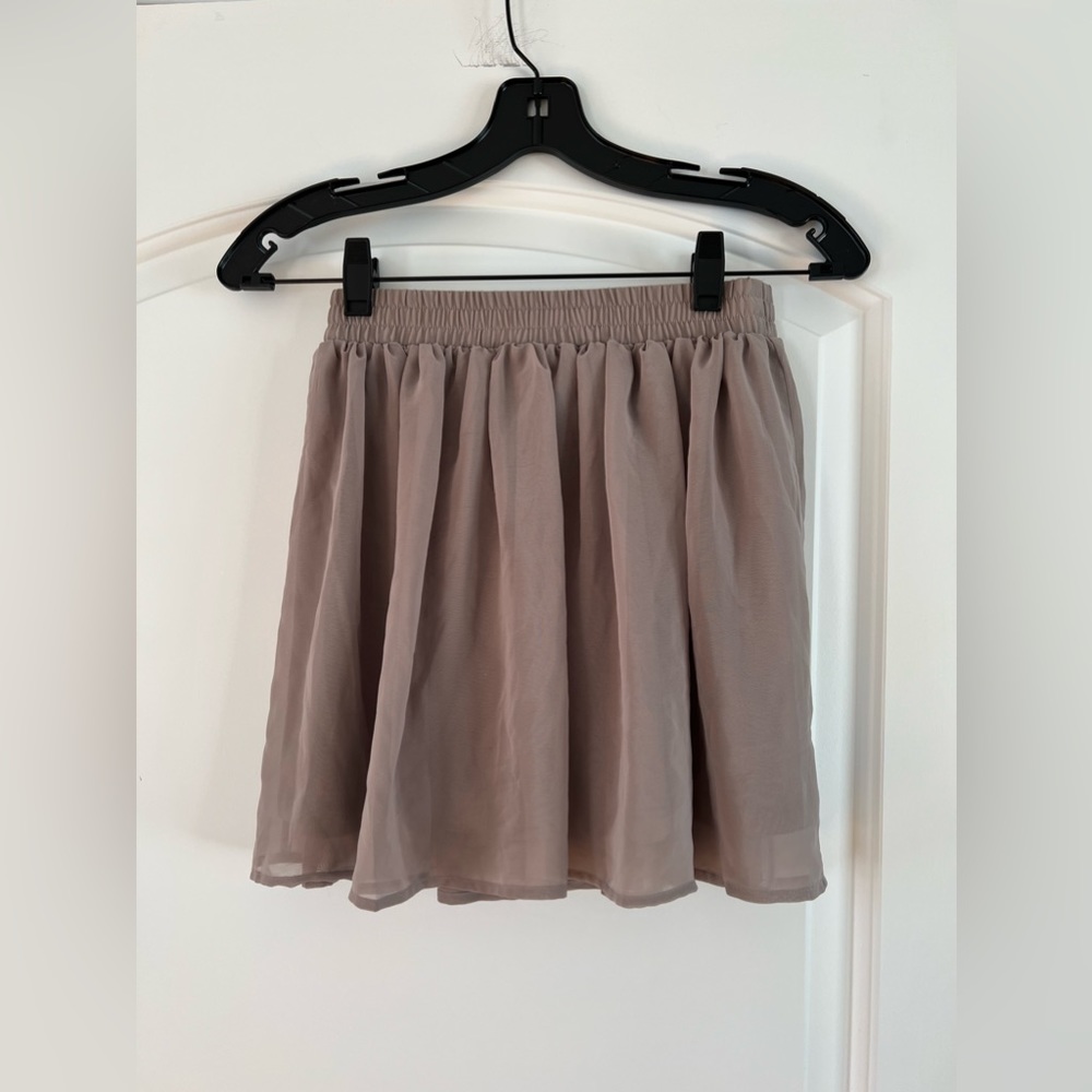 Forever 21 Grey mini skirt. Size XS.